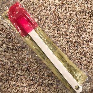 The Pampered Chef Pink Classic Scraper